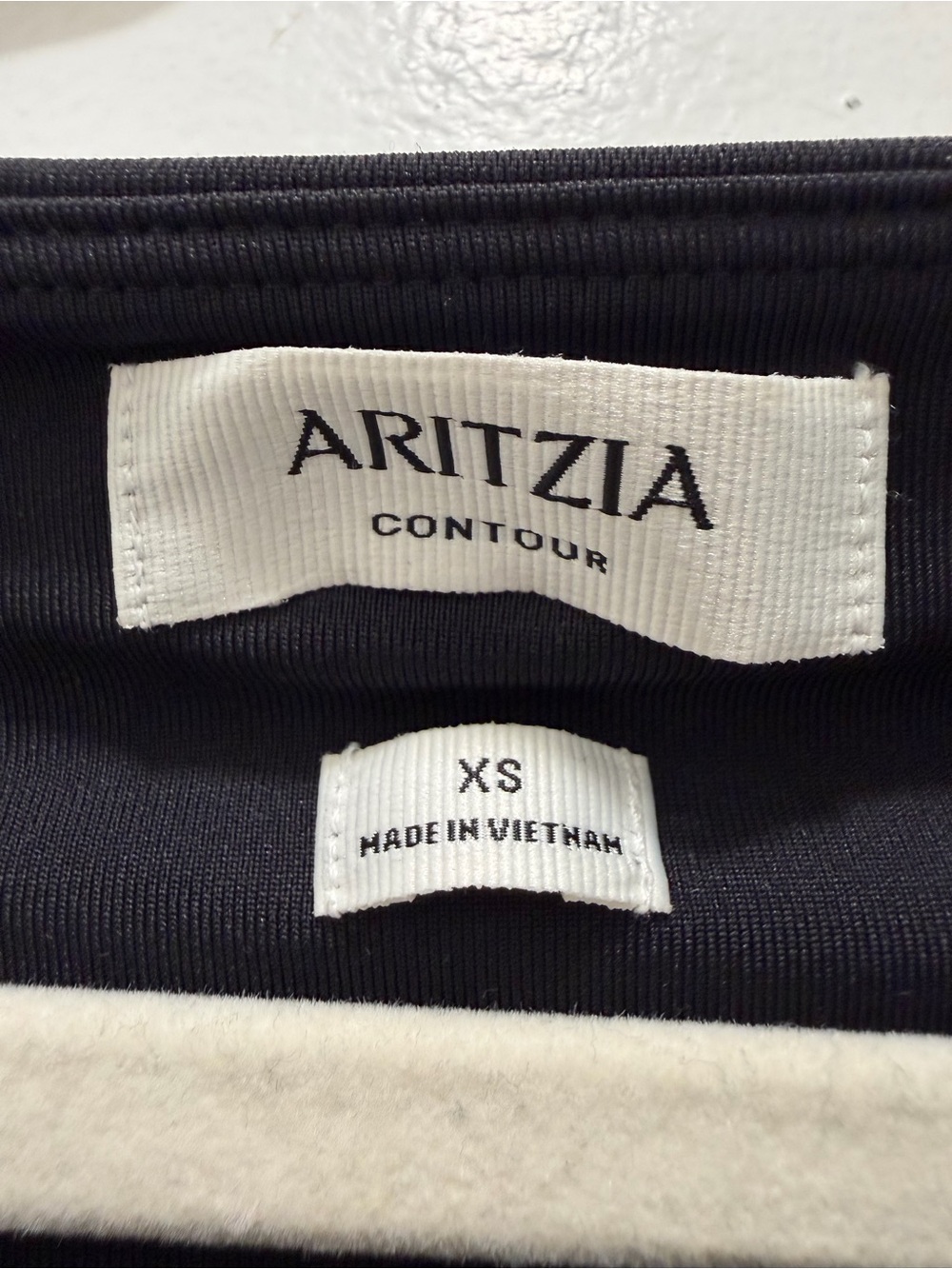 ARITZIA Original Contour Ravish Off the Shoulder Top - Picture 2 of 6